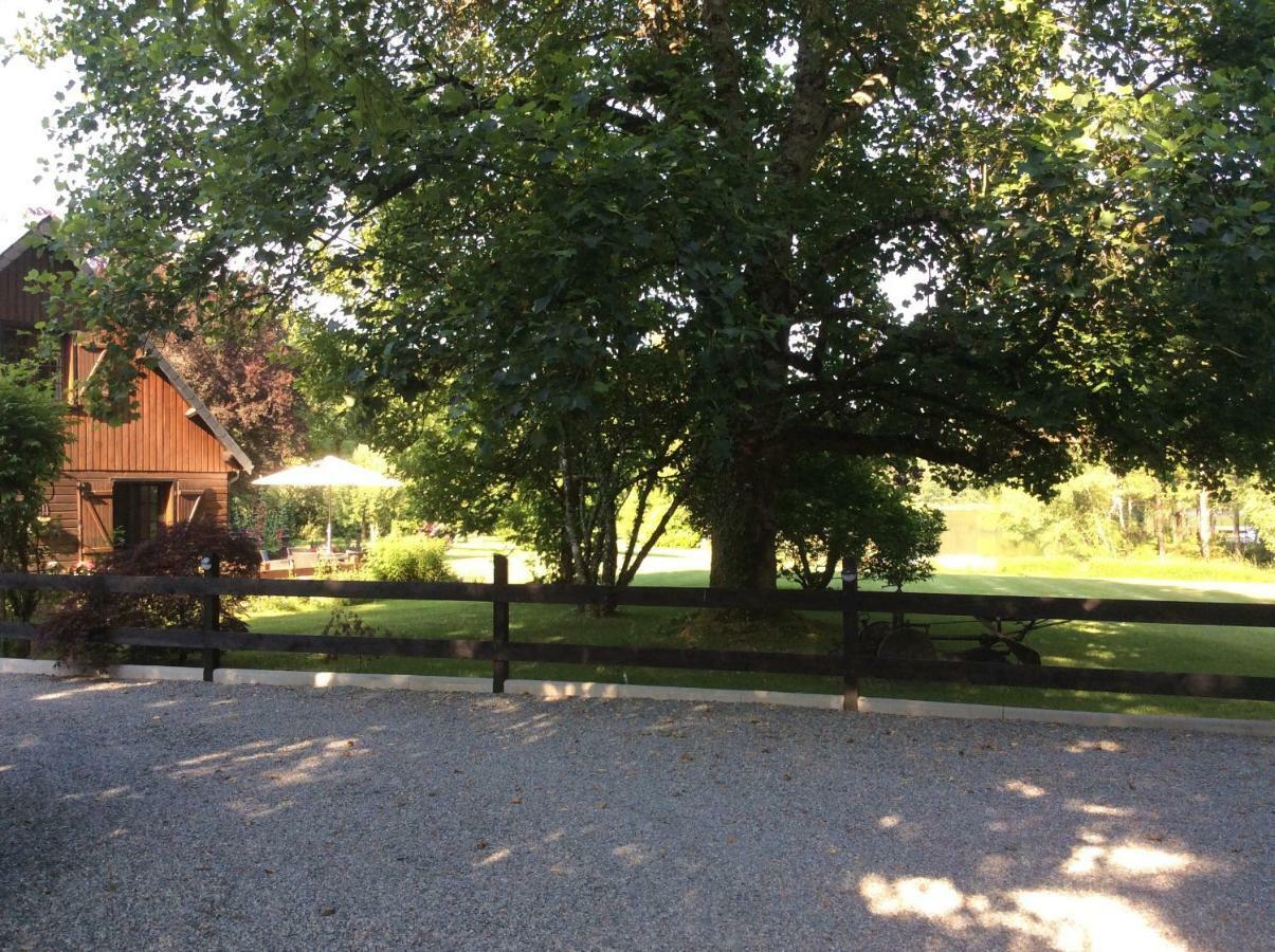 Spruce Lake Sauviat-sur-Vige Exterior foto