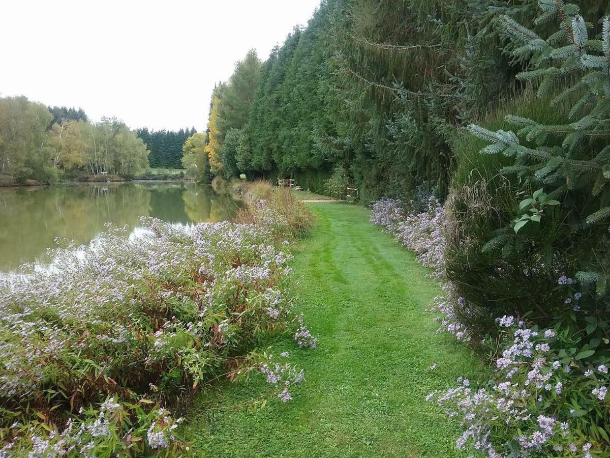 Spruce Lake Sauviat-sur-Vige Exterior foto