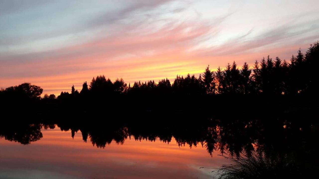 Spruce Lake Sauviat-sur-Vige Exterior foto